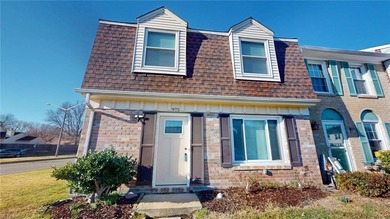 Beach Townhome/Townhouse For Sale in Virginia Beach, Virginia