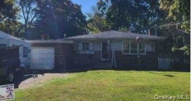 Beach Home For Sale in Wading River, New York
