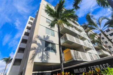 Beach Condo Active Under Contract in Honolulu, Hawaii