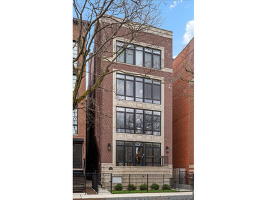 Beach Condo Active Under Contract in Chicago, Illinois