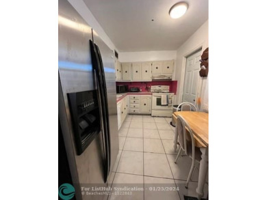 Beach Condo For Sale in Lauderdale Lakes, Florida