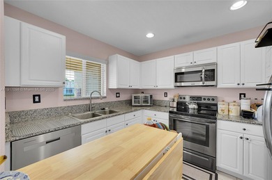 Beach Townhome/Townhouse For Sale in Tamarac, Florida