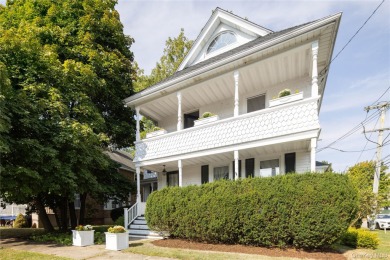 Beach Home For Sale in Oyster Bay, New York