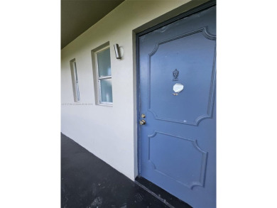 Beach Condo For Sale in Tamarac, Florida