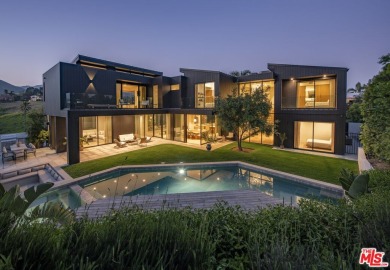 Beach Home For Sale in Malibu, California
