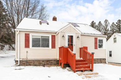 Beach Home For Sale in Duluth, Minnesota