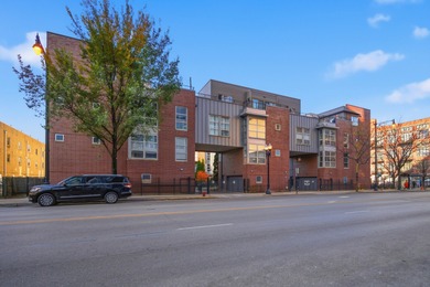Beach Townhome/Townhouse For Sale in Chicago, Illinois