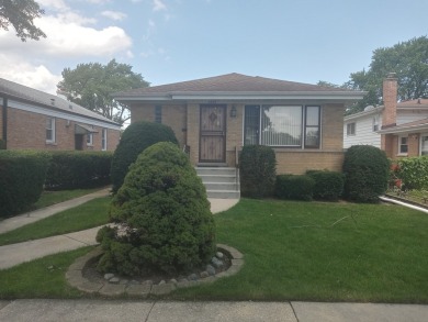 Beach Home Sale Pending in Skokie, Illinois