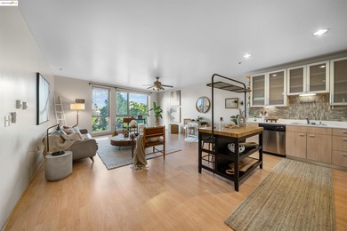 Beach Condo For Sale in Oakland, California
