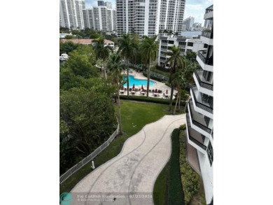 Beach Condo For Sale in Aventura, Florida