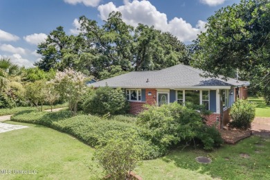 Beach Home Sale Pending in Gulfport, Mississippi