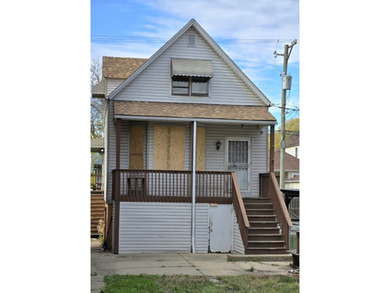 Beach Home Sale Pending in Chicago, Illinois