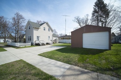 Beach Home Active Under Contract in Manistee, Michigan