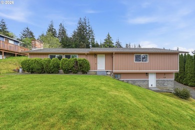Beach Home For Sale in Coos Bay, Oregon