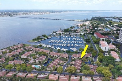 Beach Townhome/Townhouse For Sale in Fort Myers, Florida