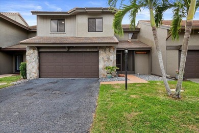 Beach Townhome/Townhouse Active Under Contract in Palm Beach Gardens, Florida