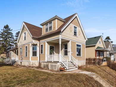 Beach Home For Sale in Sheboygan, Wisconsin