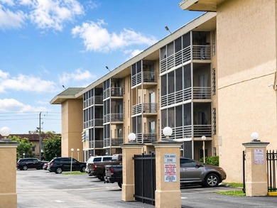 Beach Condo For Sale in Lauderdale Lakes, Florida
