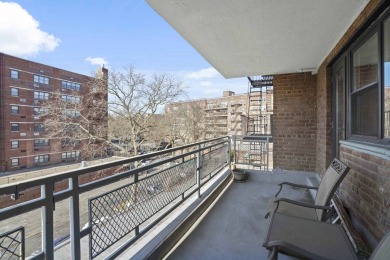 Beach Condo For Sale in Howard Beach, New York
