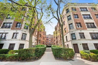 Beach Condo Active Under Contract in Chicago, Illinois