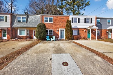 Beach Townhome/Townhouse For Sale in Virginia Beach, Virginia