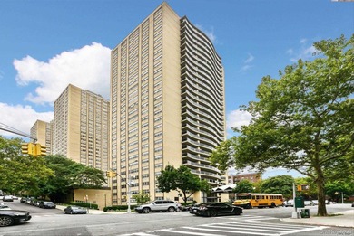 Beach Home Sale Pending in Forest Hills, New York