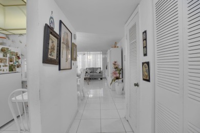 Beach Condo For Sale in Sunrise, Florida