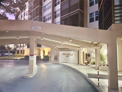 Beach Condo For Sale in Pembroke Pines, Florida