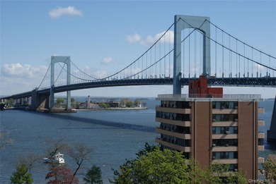 Beach Home For Sale in Beechhurst, New York