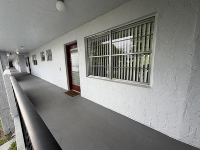Beach Condo For Sale in Tamarac, Florida