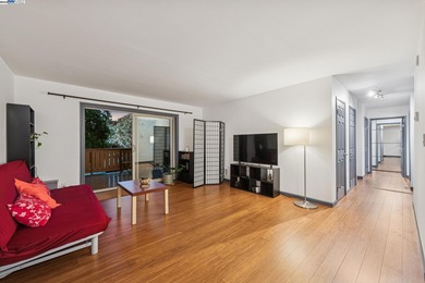 Beach Condo For Sale in Alameda, California