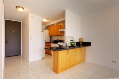 Beach Condo Active Under Contract in Honolulu, Hawaii