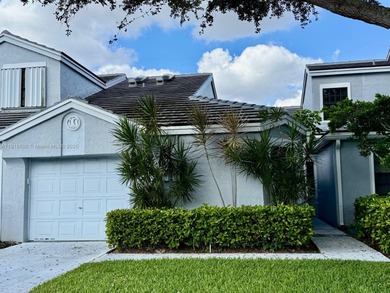 Beach Townhome/Townhouse For Sale in Tamarac, Florida