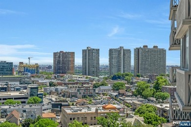 Beach Condo For Sale in Fort Lee, New Jersey