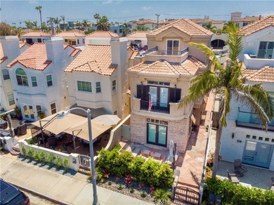 Beach Home For Sale in Huntington Beach, California