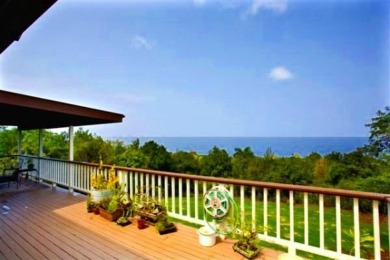 Beach Home For Sale in Captain Cook, Hawaii