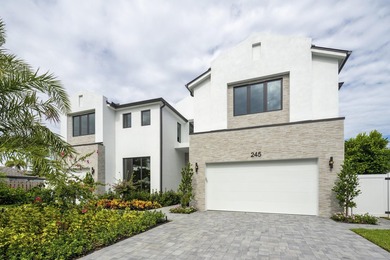 Beach Home For Sale in West Palm Beach, Florida