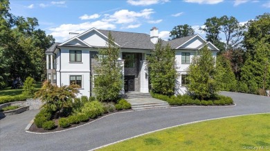 Beach Home For Sale in Lloyd Harbor, New York