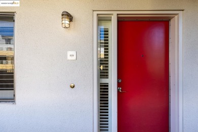 Beach Condo Sale Pending in Oakland, California