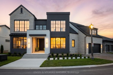 Beach Home For Sale in Niagara-on-The-Lake, 