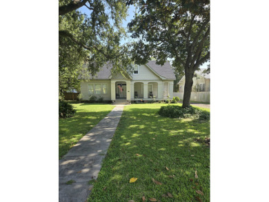 Beach Home For Sale in Franklin, Louisiana