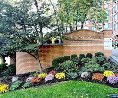 Beach Condo For Sale in Fort Lee, New Jersey