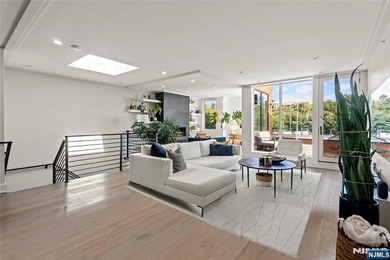 Beach Condo For Sale in Weehawken, New Jersey