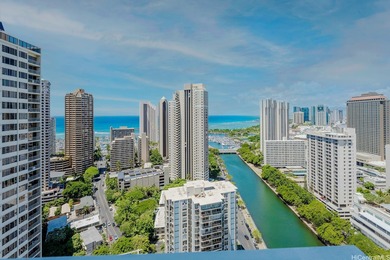 Beach Condo Active Under Contract in Honolulu, Hawaii