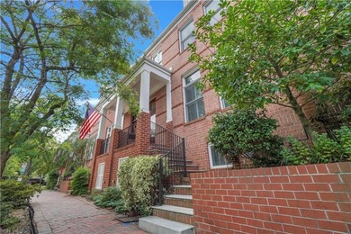 Beach Townhome/Townhouse For Sale in Norfolk, Virginia