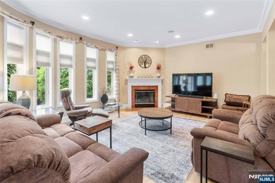 Beach Townhome/Townhouse For Sale in Edgewater, New Jersey