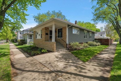 Beach Home Active Under Contract in Saint Joseph, Michigan