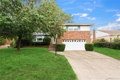 Beach Home Sale Pending in Glen Cove, New York