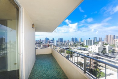 Beach Condo Active Under Contract in Honolulu, Hawaii