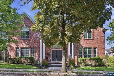 Beach Home For Sale in Fort Lee, New Jersey